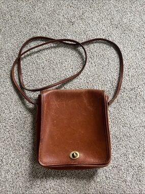 Classic Vintage Coach Brown Leather Crossbody Bag